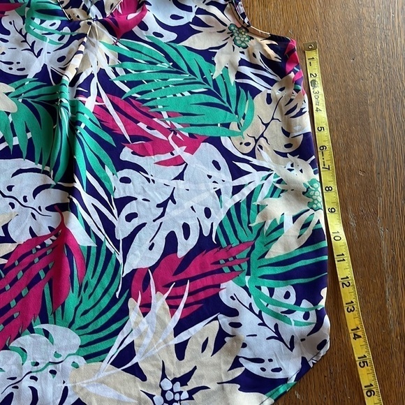 Liz Claiborne multi colored flower sheer top size medium sleeveless curve hem - Picture 10 of 13